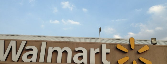 Walmart is one of Tempat yang Disukai Antonio.