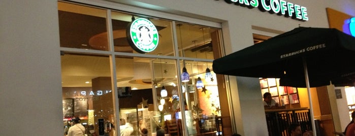 Starbucks is one of Orte, die Yuscif gefallen.