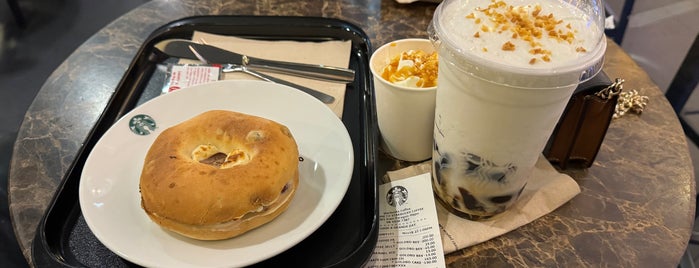 Starbucks is one of Guide to Pathum Wan's best spots.