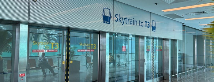 Skytrain Station C is one of Mikeさんのお気に入りスポット.