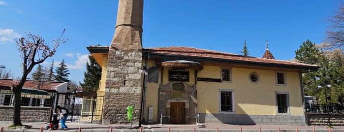 Şeyh Sadreddin Konevi Camii ve Türbesi is one of gezdim gördüm.