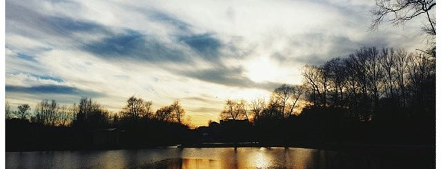 Moscow Victory Park is one of Locais curtidos por Polina.