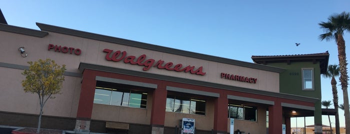 Walgreens is one of Lieux qui ont plu à Teresa.
