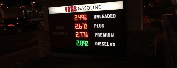 Vons Fuel Station is one of Want to try.