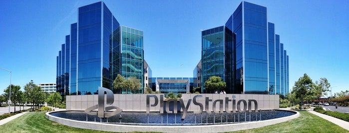 PlayStation is one of สถานที่ที่ Eric ถูกใจ.