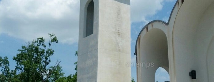 Saints Constantine & Helen Greek Orthodox Church is one of Locais salvos de Kimmie.