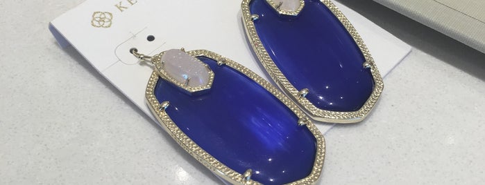 Kendra Scott is one of Lugares favoritos de jiresell.