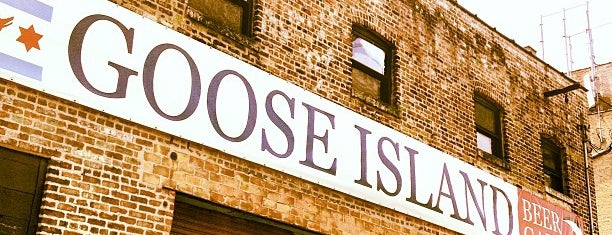 Goose Island Brewpub is one of Locais curtidos por Chrissy.