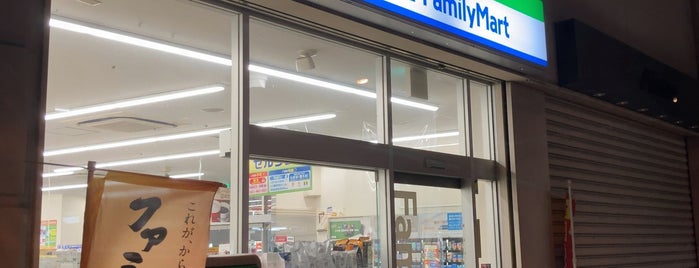 FamilyMart is one of コンビニ.