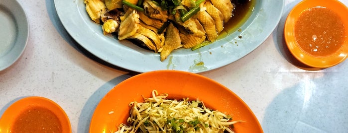Restoran Lou Wong Tauge Ayam KueTiau (老黄芽菜鸡沙河粉) is one of restaurants malaysia and singapore.