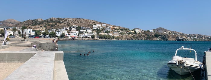 Φοίνικας is one of Siros.
