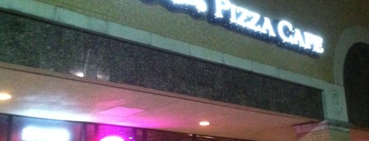 Palio's Pizza Cafe is one of Lieux qui ont plu à Lisa.