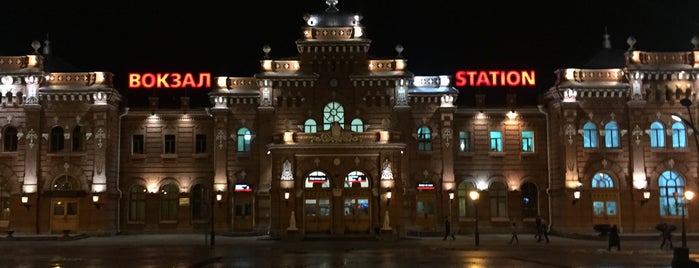 Kazan Train Station is one of สถานที่ที่ Поволжский 👑 ถูกใจ.