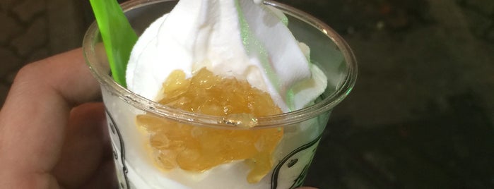 Honey Creme is one of Hong Kong desserts.