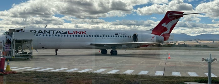 Launceston Airport (LST) is one of สถานที่ที่ Thierry ถูกใจ.