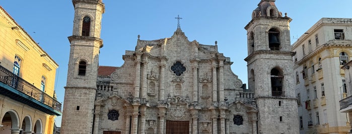 Plaza de la Catedral is one of Cuba 😍.