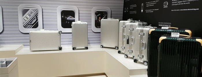 RIMOWA is one of 台湾に行きたいわん.