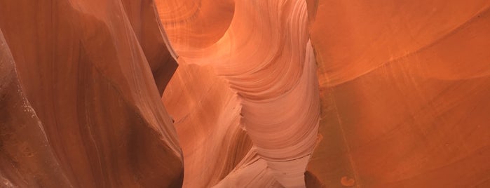 Lower Antelope Canyon is one of Lieux qui ont plu à Aleksey.