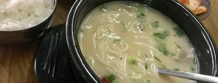 Chogajib Korean Restaurant is one of Rossさんのお気に入りスポット.