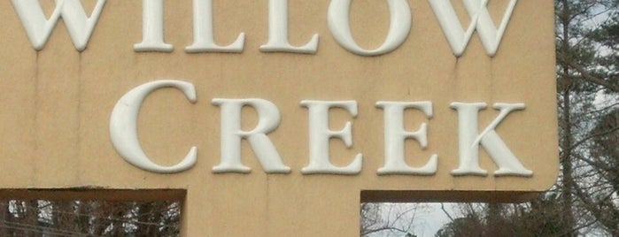 Willow Creek Shopping Center is one of Posti che sono piaciuti a Glenn.