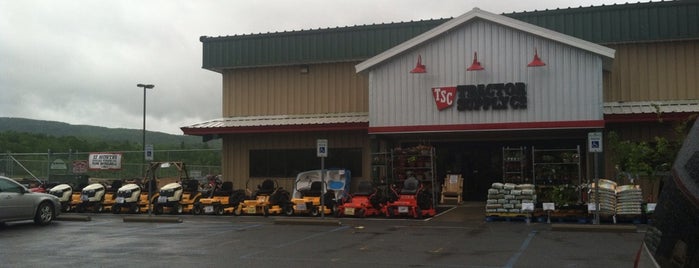 Tractor Supply Co. is one of Tempat yang Disukai Nicholas.