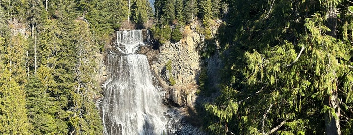 Alexander Falls is one of Lugares Visitados.