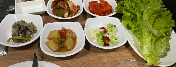Restaurante Coreano Kyungkyune is one of Asian.