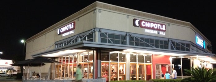 Chipotle Mexican Grill is one of สถานที่ที่ Lily ถูกใจ.