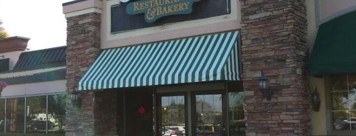 Perkins Restaurant & Bakery is one of Lugares favoritos de Joey.