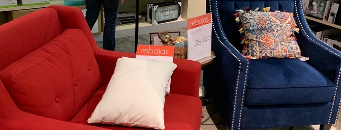 The Home Store is one of Plazas y tiendas.