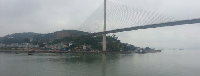 Ha Long - Cai Lan Bridge is one of Eliana 님이 좋아한 장소.