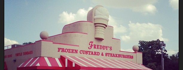 Freddy's Frozen Custard & Steakburgers is one of Tempat yang Disukai Joanna.