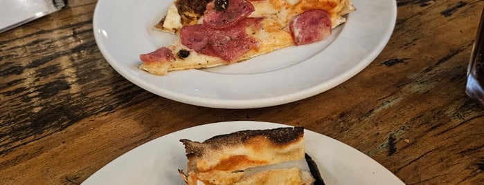 Pizza à Bessa is one of Favorite Food.
