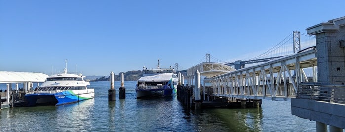 Gate G (Alameda/Oakland Ferry) is one of Locais curtidos por Rex.