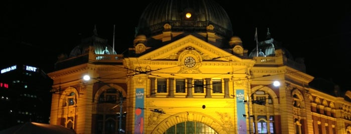 Flinders Street Station Steps is one of Favorite spots around the world.