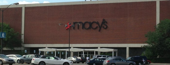 Macy's is one of Orte, die Brenda gefallen.