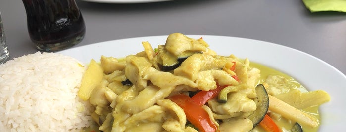 Pi-Nong Authentische Thai-Küche is one of Locais curtidos por Raphael.