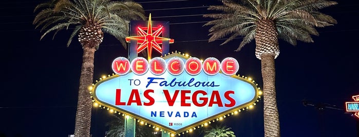Welcome To Fabulous Las Vegas Sign is one of Tempat yang Disukai Enrique.