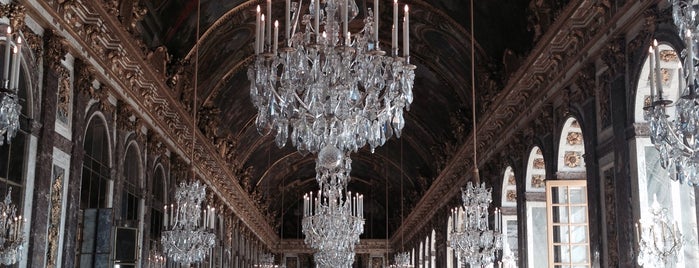 Reggia di Versailles is one of Paris.