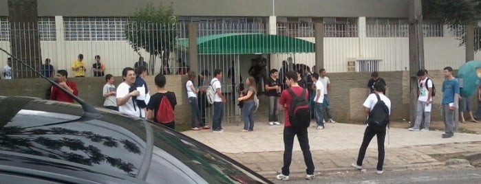 Colegio Estadual Professor Julio Mesquita is one of Tempat yang Disukai Lucas.