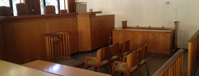 Δικαστήρια πρώην Σχολής Ευελπίδων is one of Sofiaさんのお気に入りスポット.