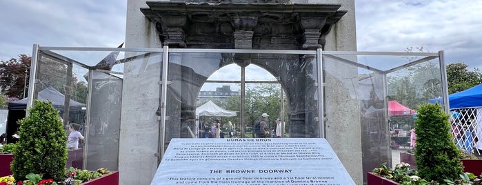 The Browne Doorway is one of DUBLIN ✨.