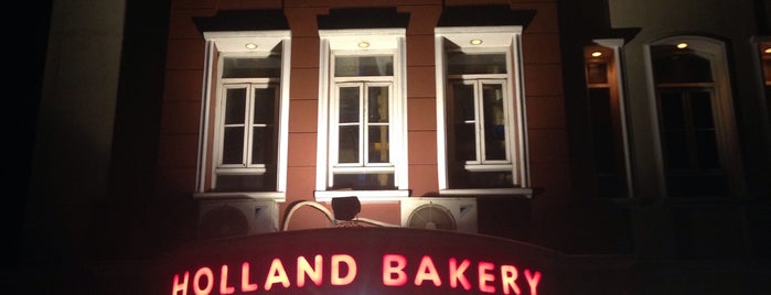 Holland Bakery is one of Orte, die mika gefallen.