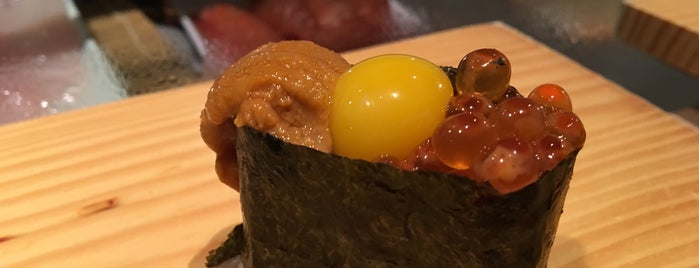 Tanoshi Sushi is one of suneelさんの保存済みスポット.