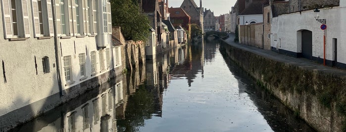 Gouden Handrei is one of Brugge.