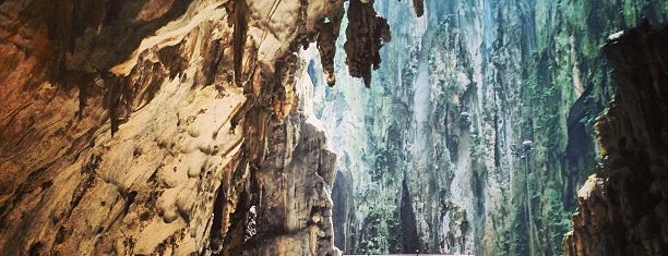 Batu Caves is one of Lugares favoritos de Erin.