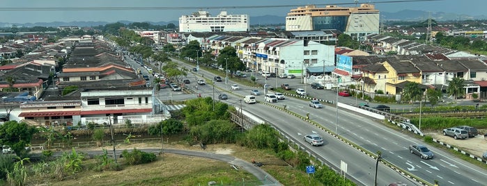 PineTree Hotel Batu Pahat is one of Lugares favoritos de Serene.