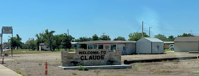 Claude is one of Armstrong County.