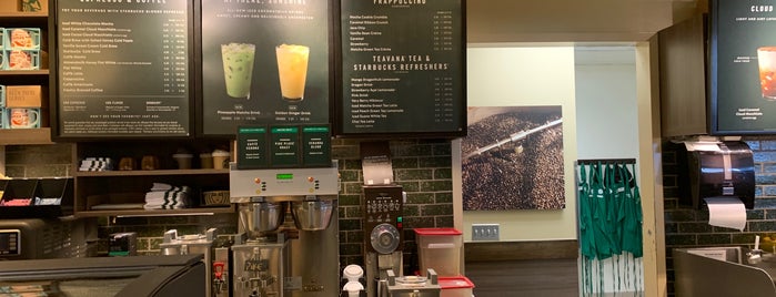 Starbucks is one of Locais curtidos por Amy.