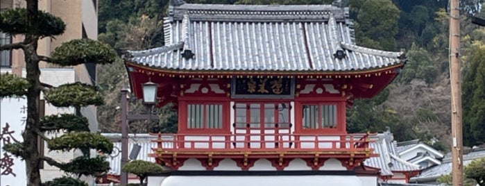 楼門 is one of Lugares favoritos de Makiko.
